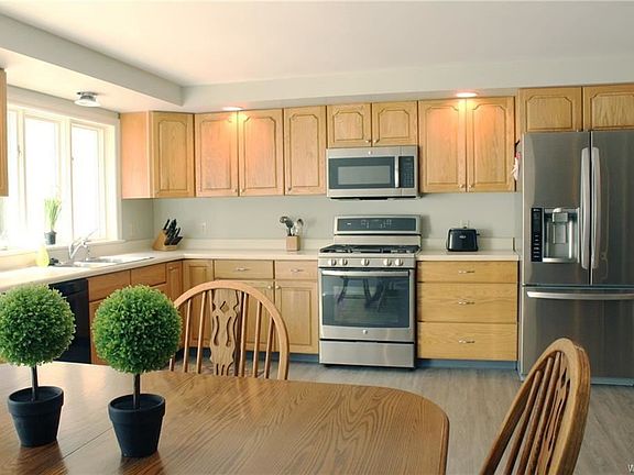 5th image of 101 Tanglewood Dr W