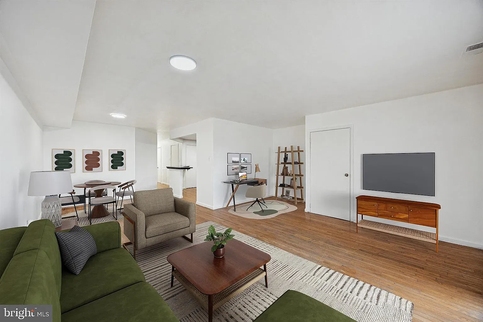 2 bed, $1,800 — Photo 1