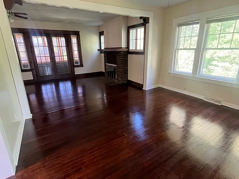 681 Whitney Rd W — Photo 2