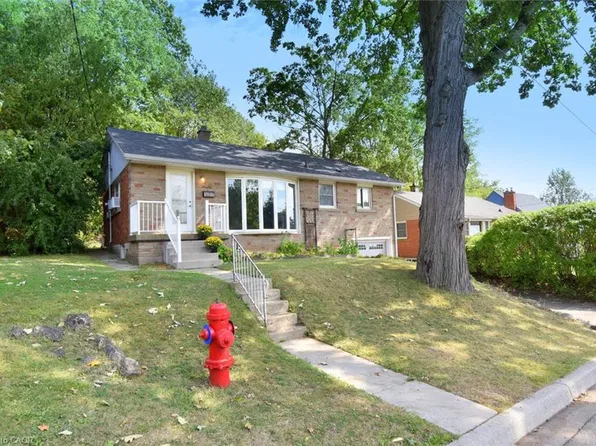 24 Delsey St, Dundas, ON L9H 1S1