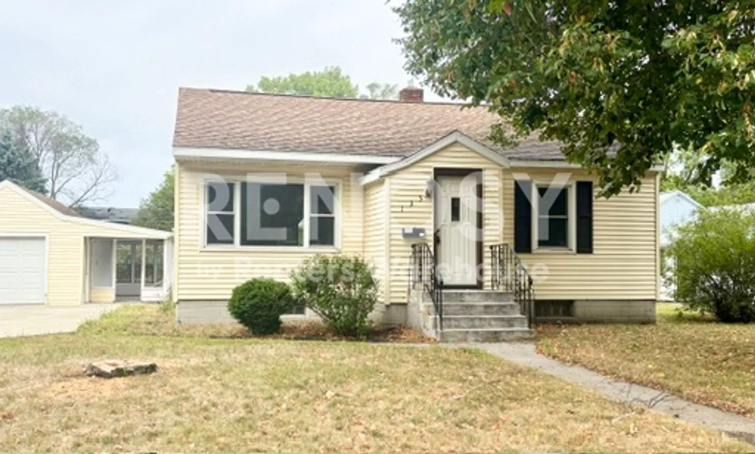 135 24th Ave S in St. Cloud, MN. — Photo 1