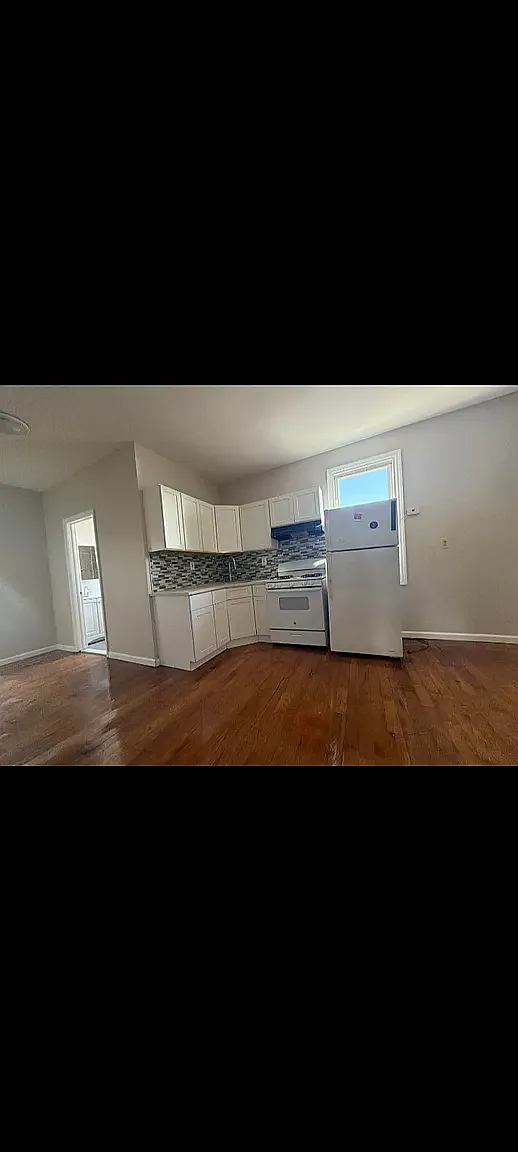 3 bed, 1000 sqft, $1,799 — Photo 1