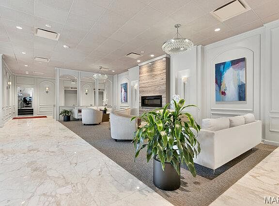 3rd image of 200 S Brentwood Blvd APT 14C