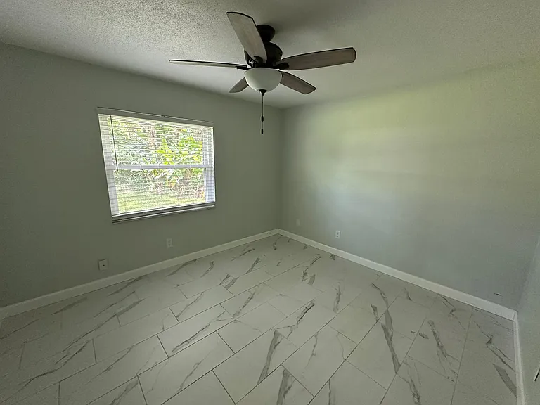873 Nixon Ln — Photo 10