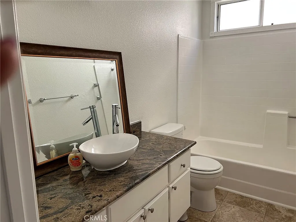 2 bed, 1315 sqft, $2,500 — Photo 4