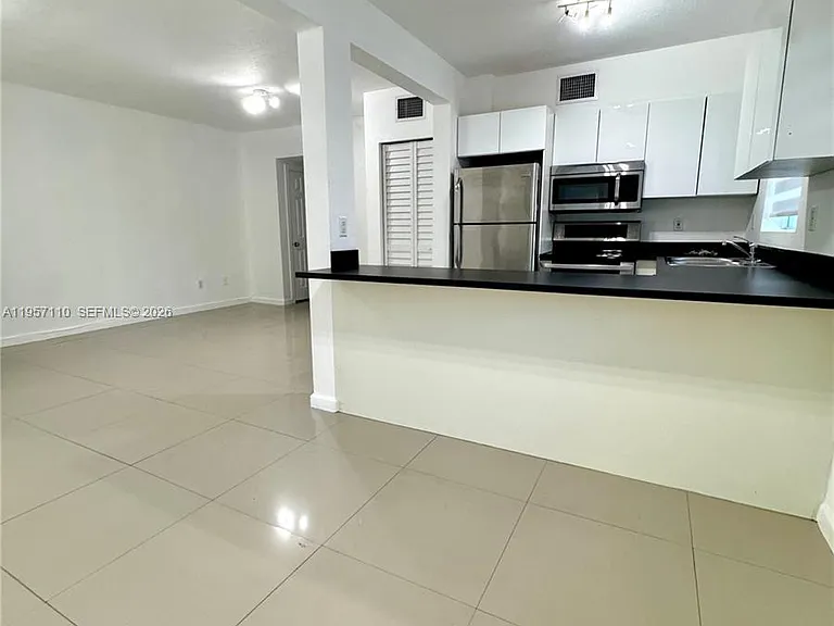 8035 Crespi Blvd #1 — Photo 6