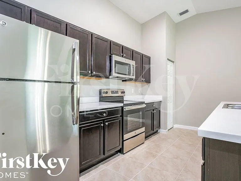961 SW College Park Rd — Photo 3