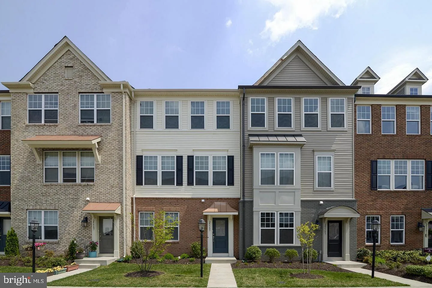 4 bed, 3.5 bath, 2000 sqft, $2,950 — Photo 1
