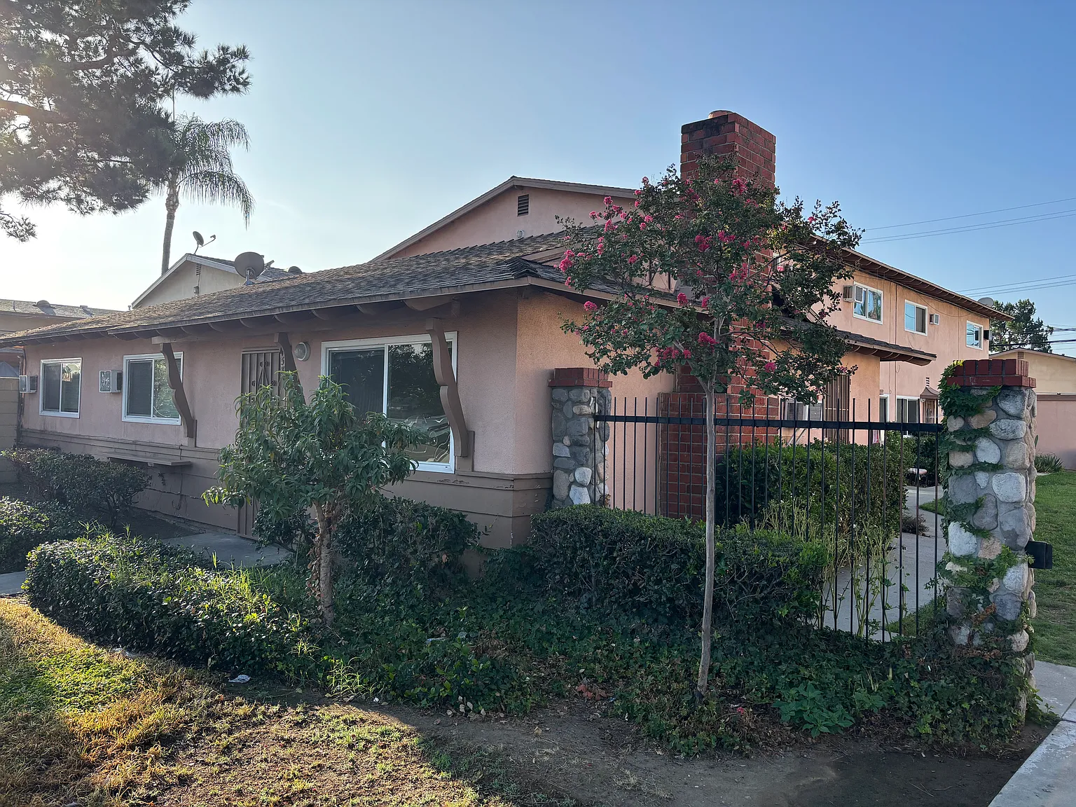 3 bed, 1000 sqft, $2,900 — Photo 1