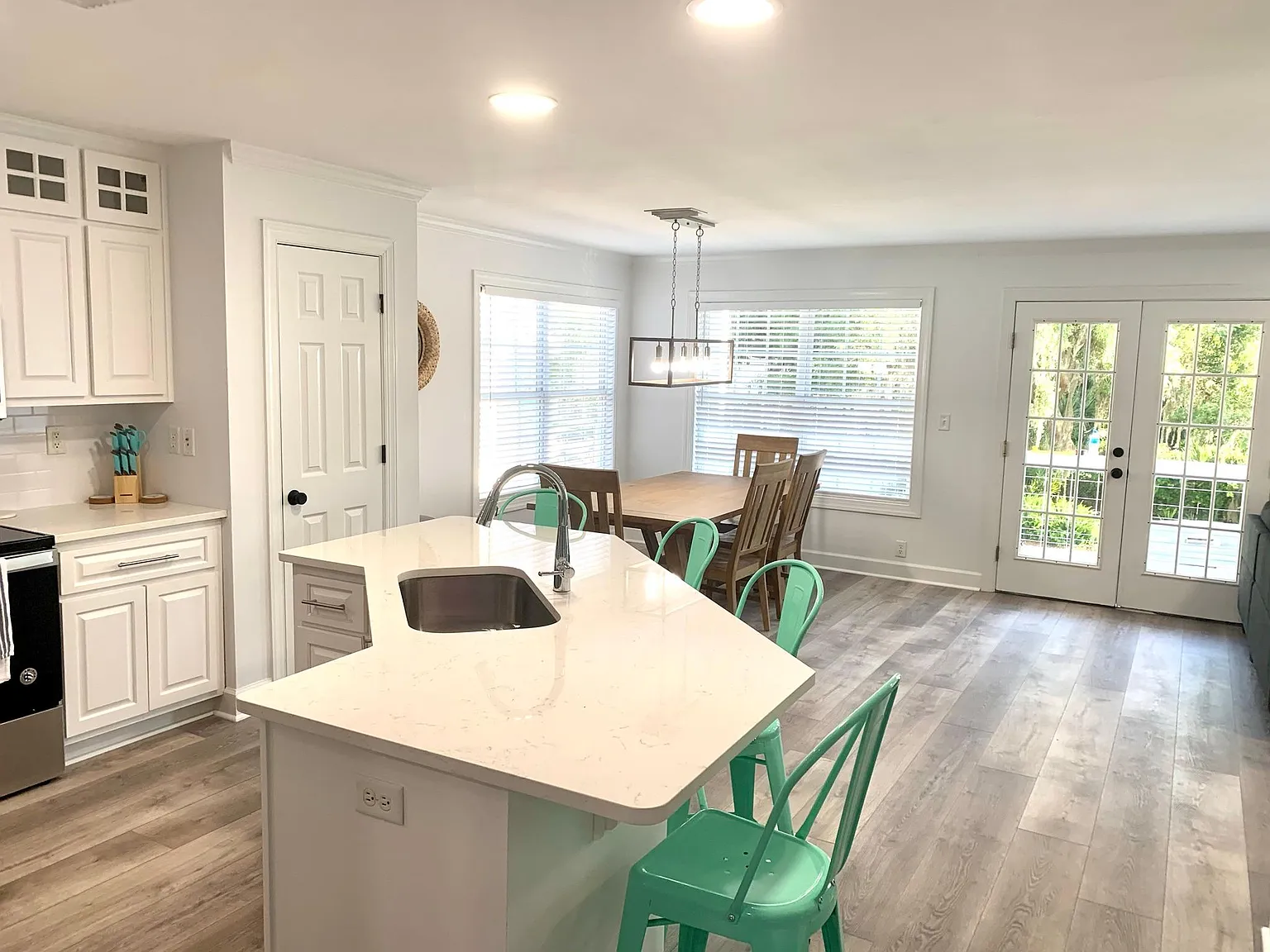 403 Holly St — Photo 2