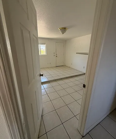 730 Tierra Rd #B — Photo 6