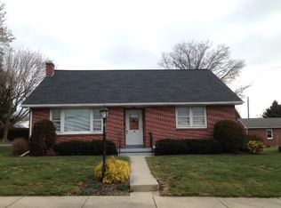 711 Oak St, Akron, PA 17501