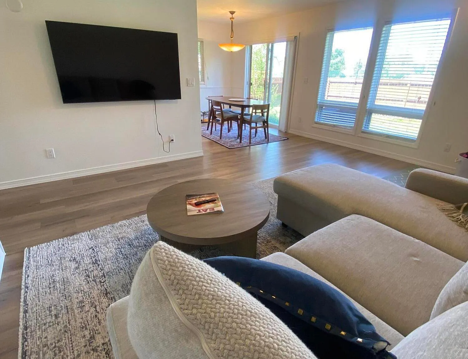 3 bed, 2.5 bath, 1310 sqft, $4,550 — Photo 3