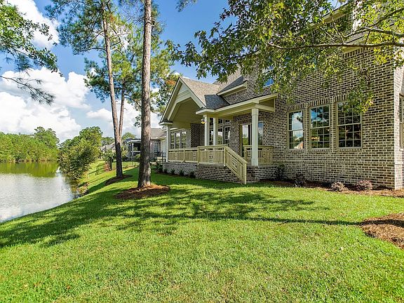 Picture of previously built Herrington Plan, colors and selections may vary