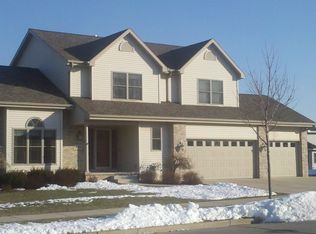 631 Miranda St, Combined Locks, WI 54113