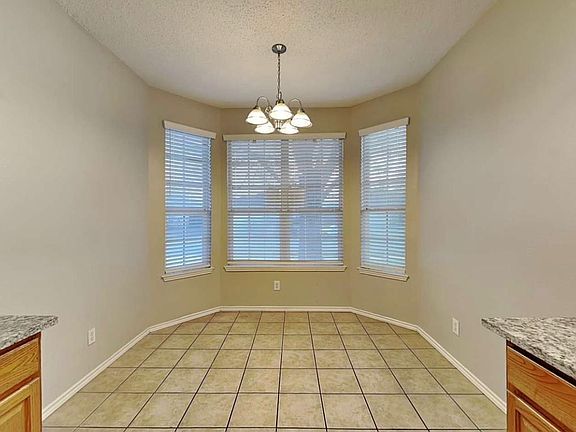 3rd image of 3933 Overlake Dr