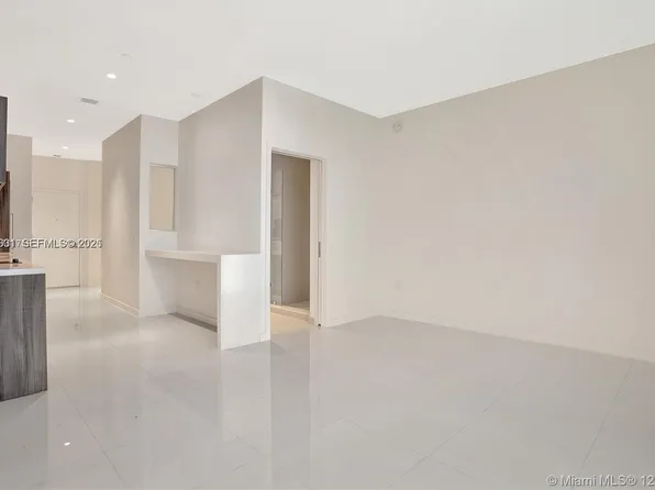 851 NE 1st Ave #504, Miami, FL 33132