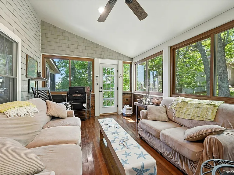 1185 Fleetwood Rd — Photo 8