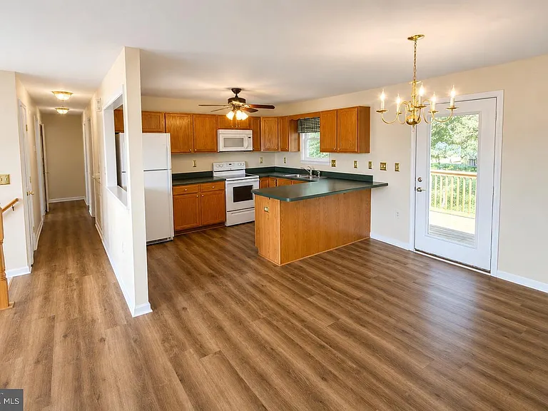 1183 River Bend Ct — Photo 3