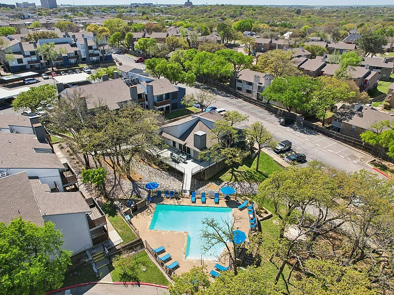 Don't Miss Out Biltmore Homes Leasing Fast — Photo 7