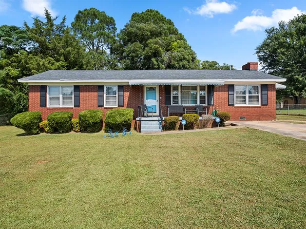 106 Dalewood St, Hodges, SC 29653