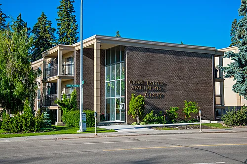 12507 Stony Plain Rd NW Photo 1