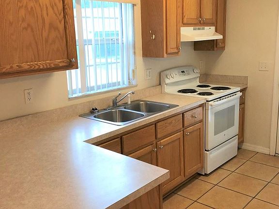4th image of 3411 NE 55th Ave Unit 1