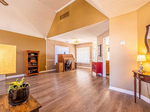4th image of 8641 Rhonda Cir S