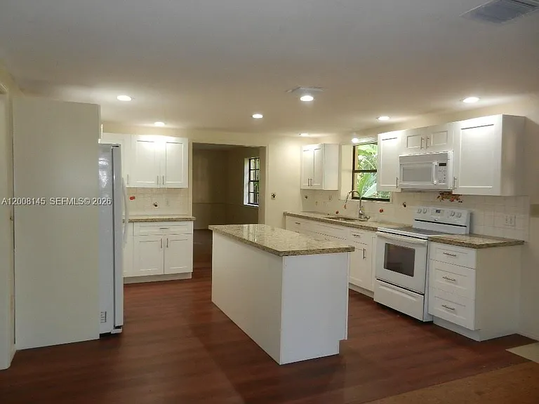18950 SW 240th St — Photo 16