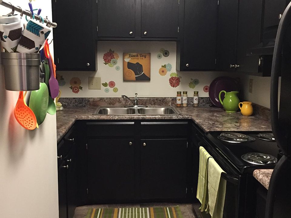 1st image of 4947 Bloomfield Dr APT L