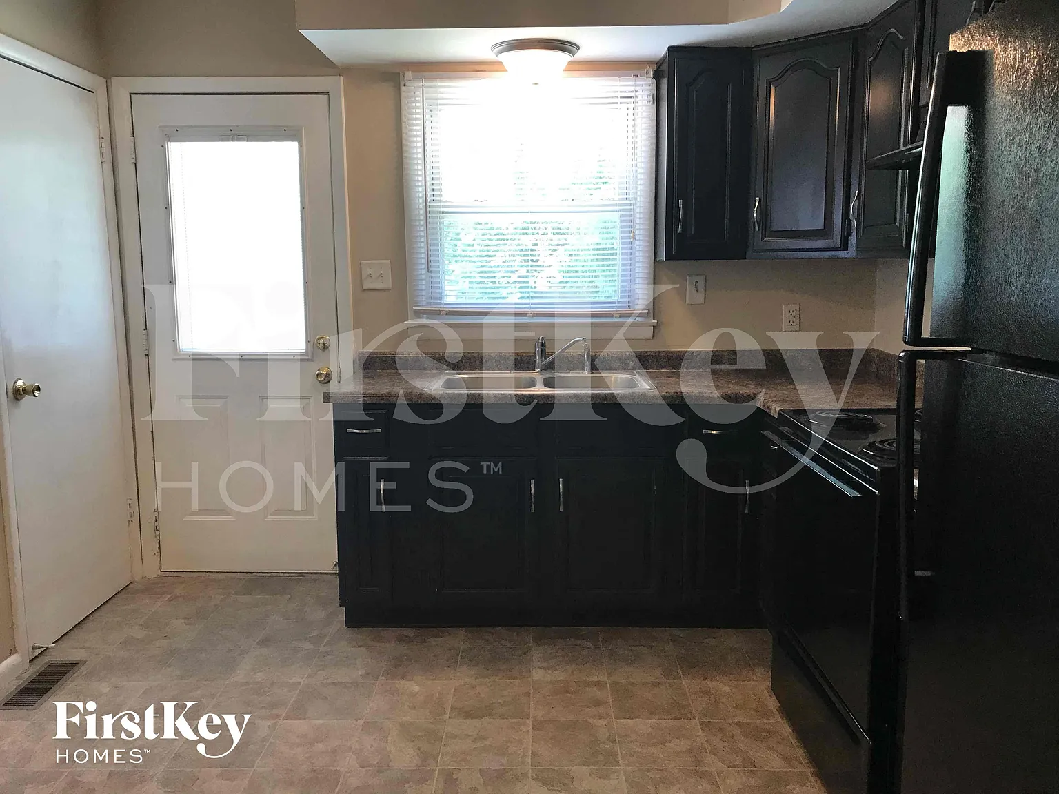 3 bed, 1.5 bath, 1040 sqft, $1,800 — Photo 4