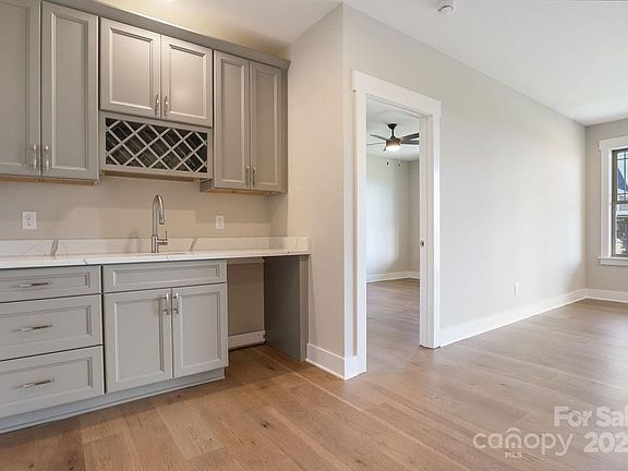 Pinnacle Lower Wet Bar