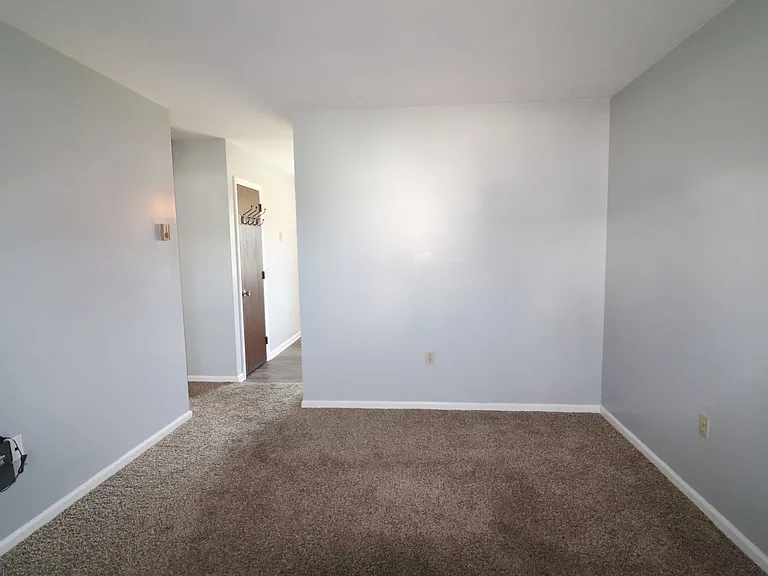 244 Colonial Dr — Photo 7