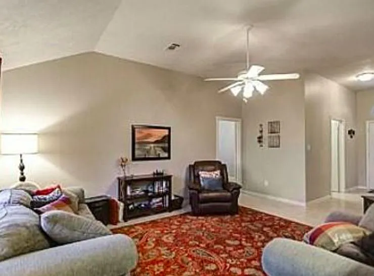 2906 Elise Ln — Photo 5