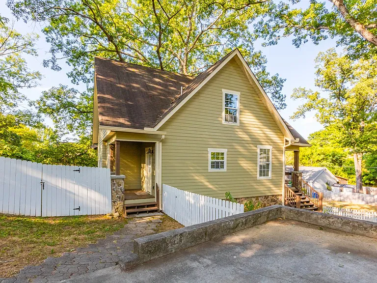 1456 Mercer St — Photo 3