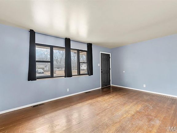 5th image of 1679 Maldon Ln