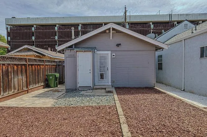 421 Elizabeth St — Photo 20