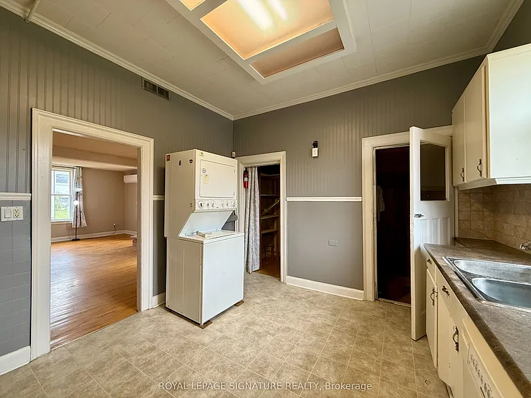 12 Hemlock Ave — Photo 5
