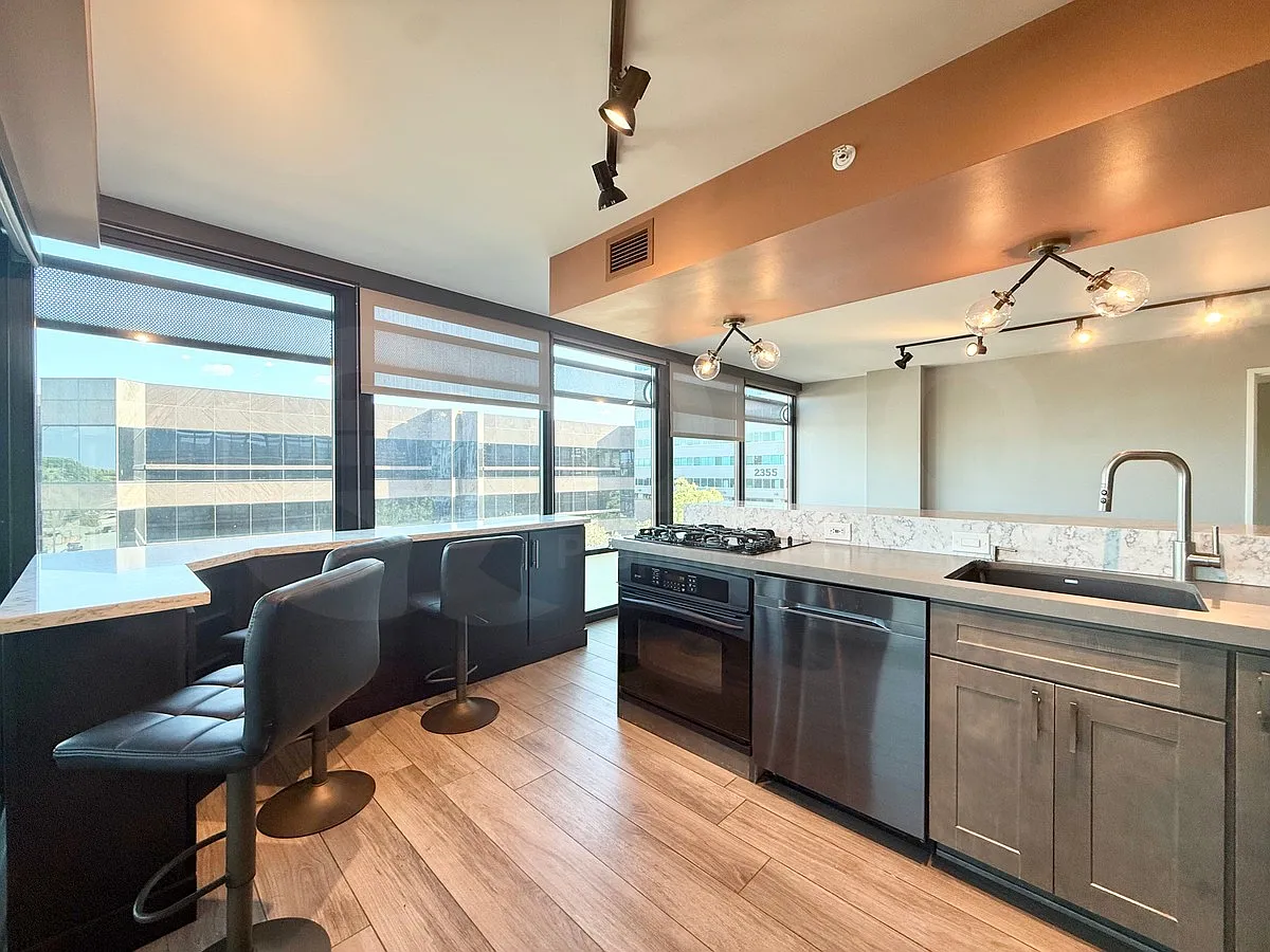 2 bed, 2.0 bath, 1166 sqft, $2,549 — Photo 3