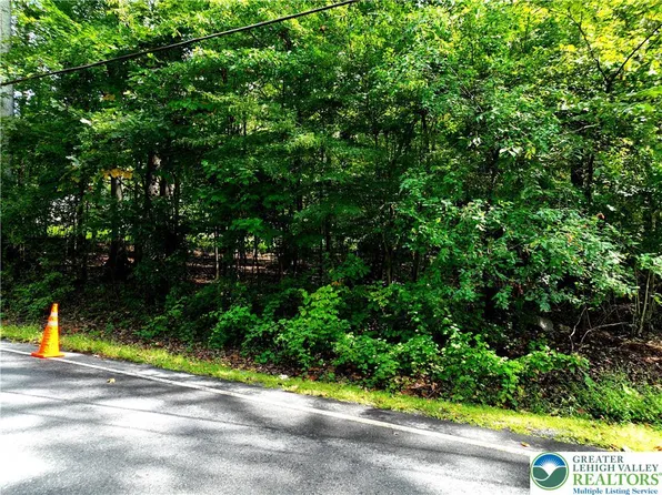 1 Molasses Rd, Bangor, PA 18013