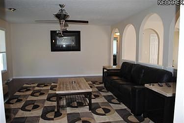 3rd image of 14840 Timber Ln