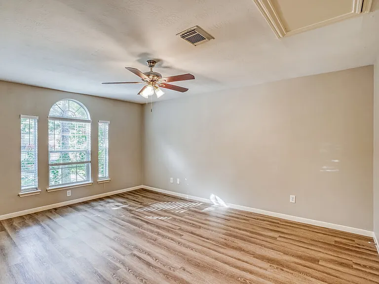 2427 Ranch Hollow Ct — Photo 5