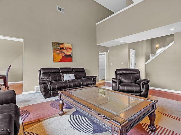 5th image of 1525 Carlton Ridge Dr