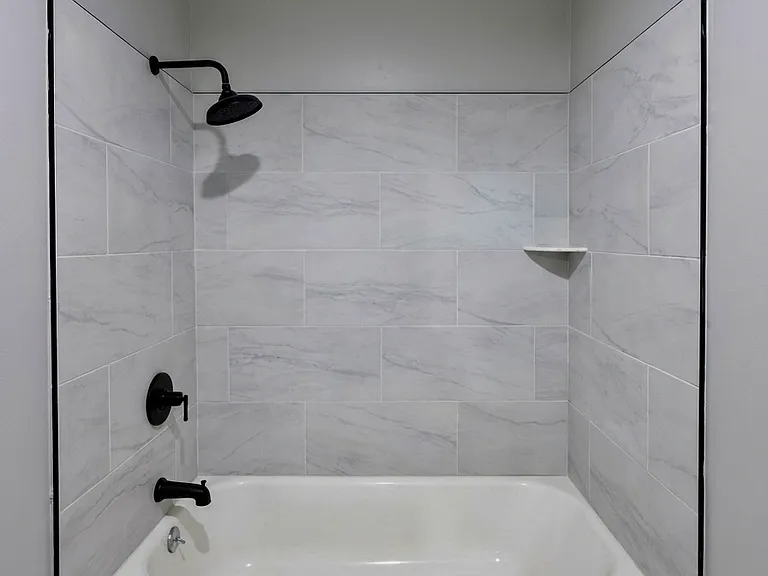 106 Howard Ave #R — Photo 2