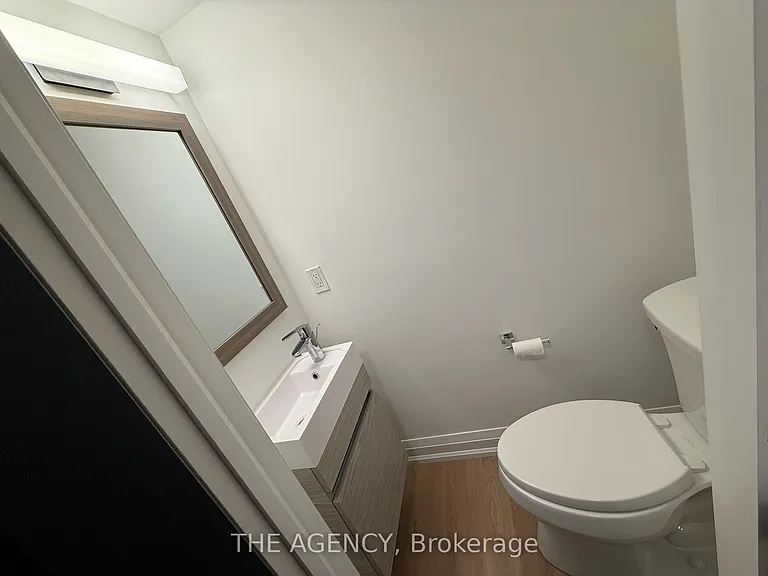 31 Oriole Pkwy — Photo 8