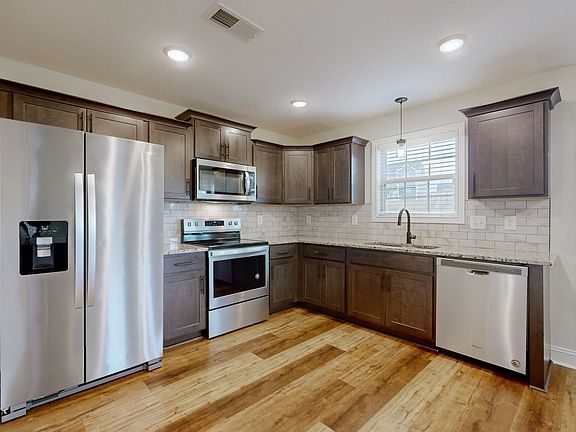 4th image of 559 Woodtrace Dr