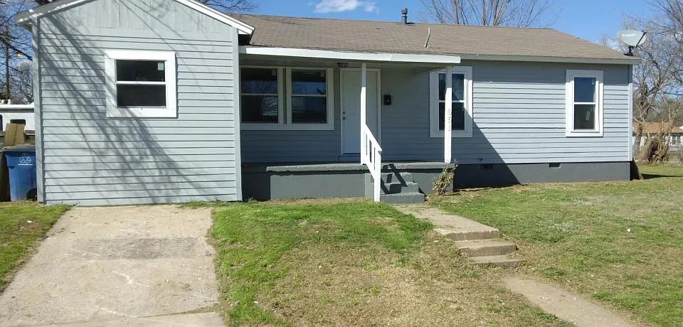 651 E 41st Pl N