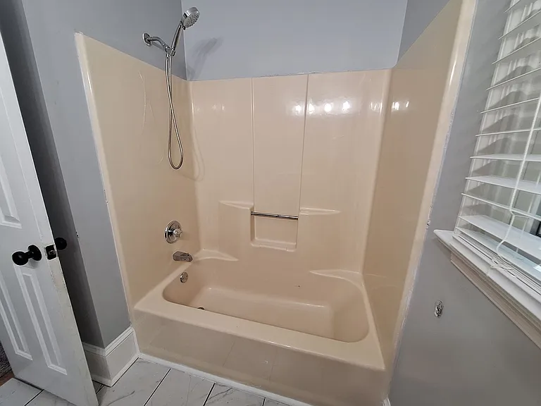 212 Earle Ct — Photo 19