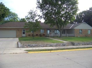 108 N Lakeview Dr, Clear Lake, IA 50428
