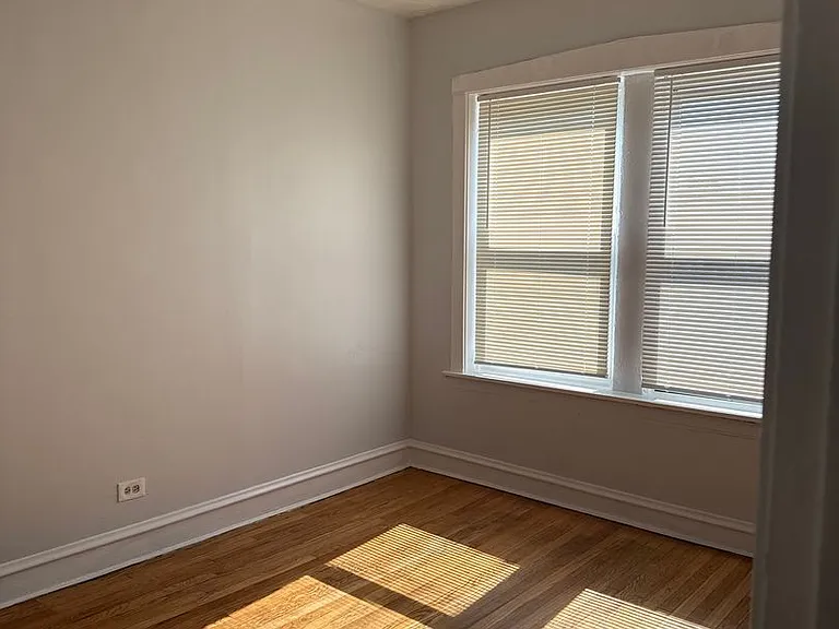 SPACIOUS 2 BEDROOM APARTMENTS AVAILABLE — Photo 66